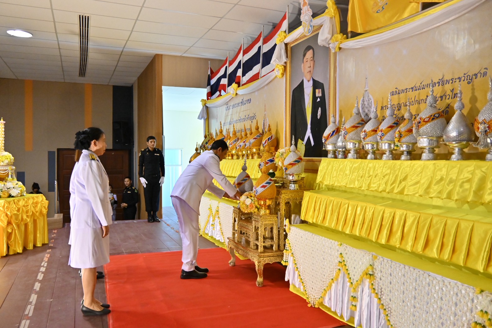 กรมบังคับคดี ร่วมทำบุญตักบาตร ข้าวสารอาหารแห้ง ร่วมพิธีสงฆ์ และวางพานพุ่ม เนื่องในโอกาสพระราชพิธีมหามงคลเฉลิมพระชนมพรรษา 28 กรกฎาคม 2569